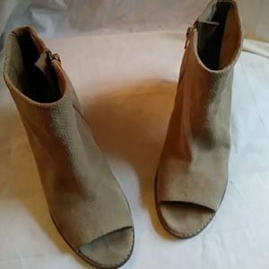 Croma tan suede open toe ankle boots-sz 7 1/2M